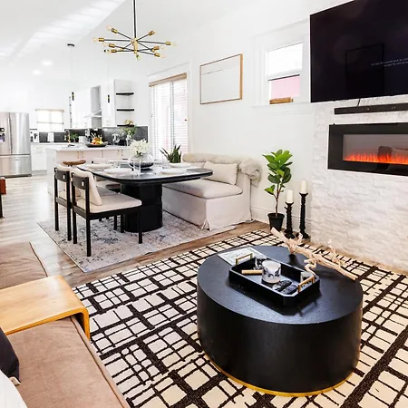 Villa Lux Newly Remodeled Dt, Patio, Fully Stocked 5Bd, 3Ba